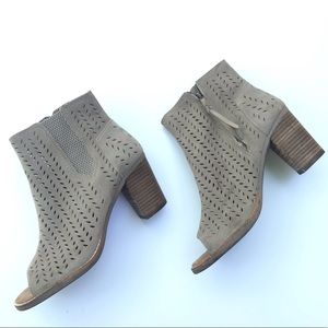Toms Majorca peep toe bootie 9